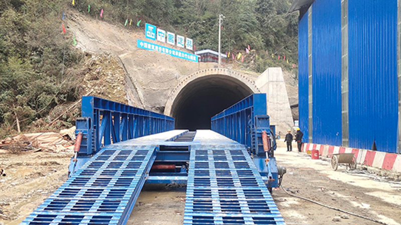 移動(dòng)棧橋助力雷榕高速白竹山隧道建設(shè)