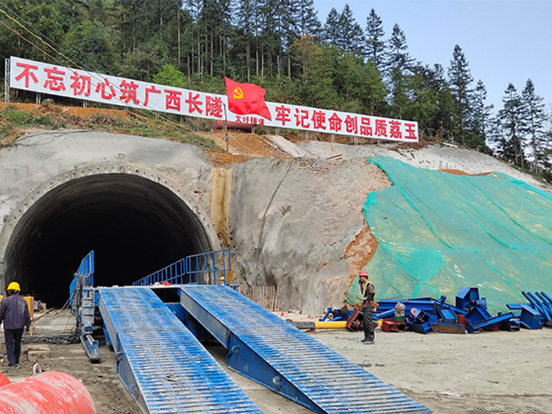 LTYQ12B移動(dòng)棧橋助力廣西長隧文圩隧道建設(shè)