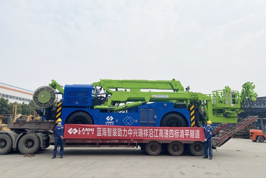 藍(lán)海智裝LDG312A多功能拱架臺(tái)車助力沿江高速清平隧道建設(shè)